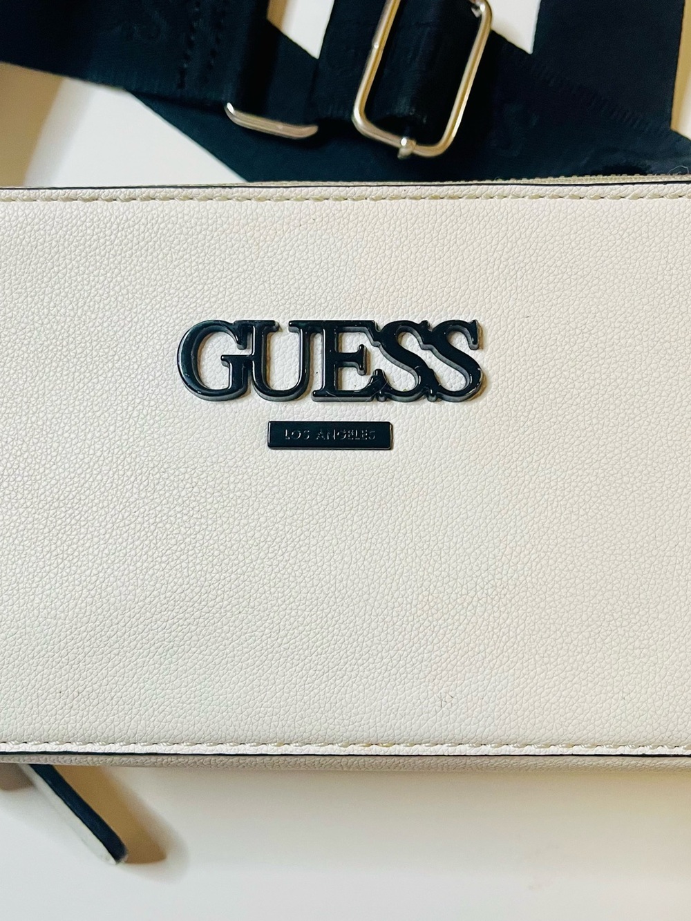 GUESS White Camera Crossbody with Black Guitar Adjustable Strap- EUC - Picture 3 of 7